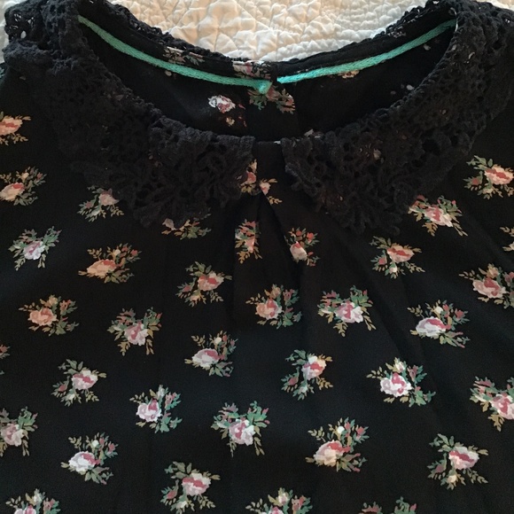 Boden black floral blouse with lace collar - Picture 2 of 7